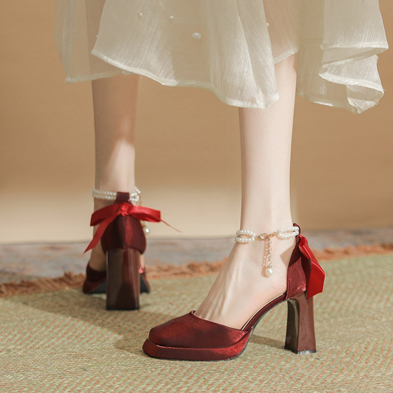 包头高跟鞋女红色秀禾婚鞋粗跟新娘不累脚2025新款秋秋季中空凉鞋
