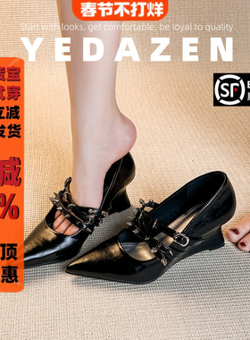 法式尖头铆钉玛丽珍鞋坡跟2026新款一字带黑色高跟单鞋设计感小众