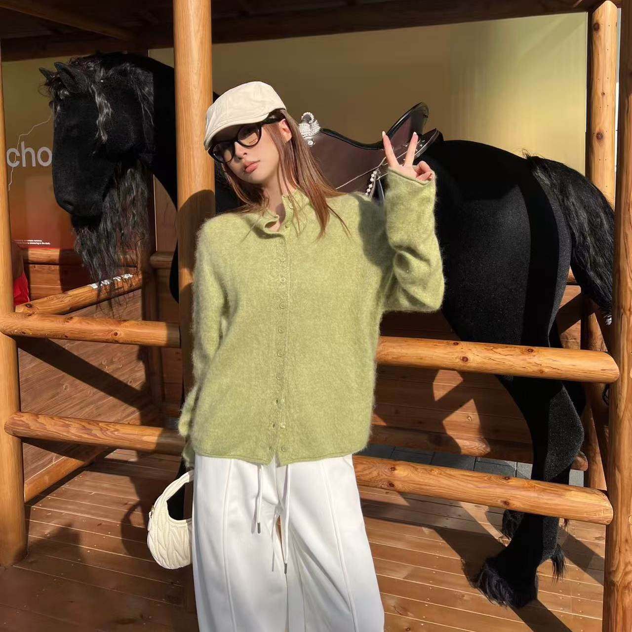 好漂亮羊毛小扣子针织开衫外套女2025年冬季新款毛衣宽松休闲时尚,女装/女士精品,毛衣,淘宝优惠券,粉丝福利购,淘宝优惠卷