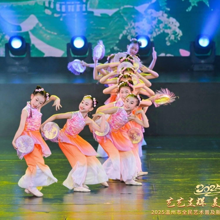 春嬉舞蹈儿童演出服月愿岭南钱鼓胶州秧歌古典舞纤云望月表演服装