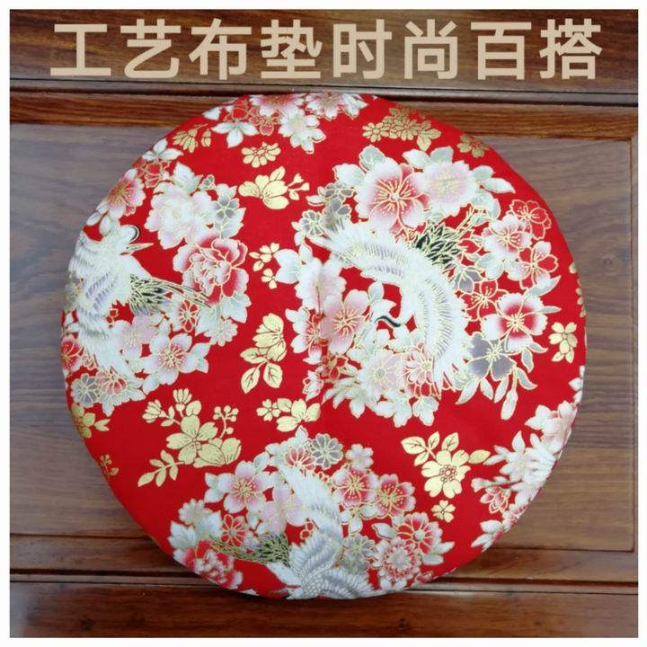 纯手工创意招财猫猪摆件布垫围脖铃铛配件工艺礼品摆设坐垫饰品。
