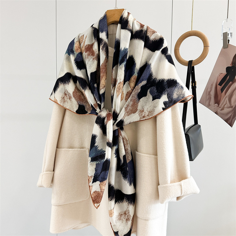 晕染色优雅风真丝羊毛围巾女秋冬时尚丝毛大方巾披肩双面同色印花