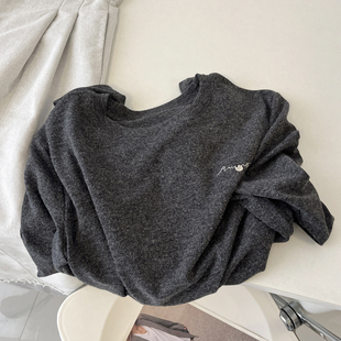 极简主义气质深灰色 秋冬bi备仿羊绒打底衫长袖内搭宽松显瘦T恤女