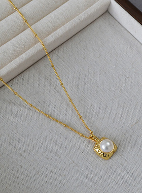 法式小众设计复古文艺黄铜镀金淡水珍珠方形吊坠简约项链锁骨链女