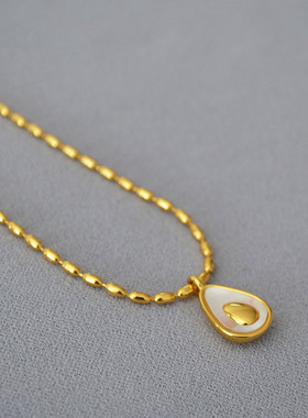 法式小众设计牛油果镶嵌淡水母贝金色米珠链条冷淡风项链锁骨链