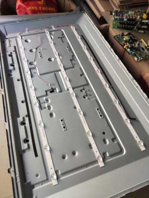 适用海信H43E3A电视背光灯条CRH-BT43S13030090384FREV1.1 9灯