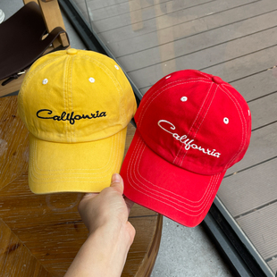刺绣字母大红色棒球帽女春秋宽帽檐显脸小情侣春游黄色鸭舌帽男潮