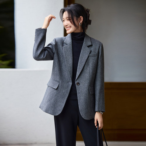 人字纹灰色翻领毛呢西装外套女2026冬季新款收腰显瘦短款羊毛大衣