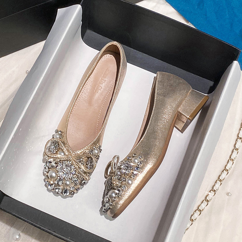 单鞋法式水钻舒适柔软大码女鞋