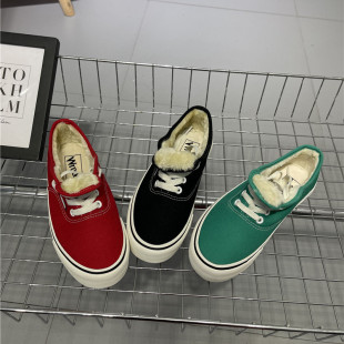 2026冬季低帮韩版大红色加绒保暖小众帆布鞋系带硫化纯色休闲板鞋