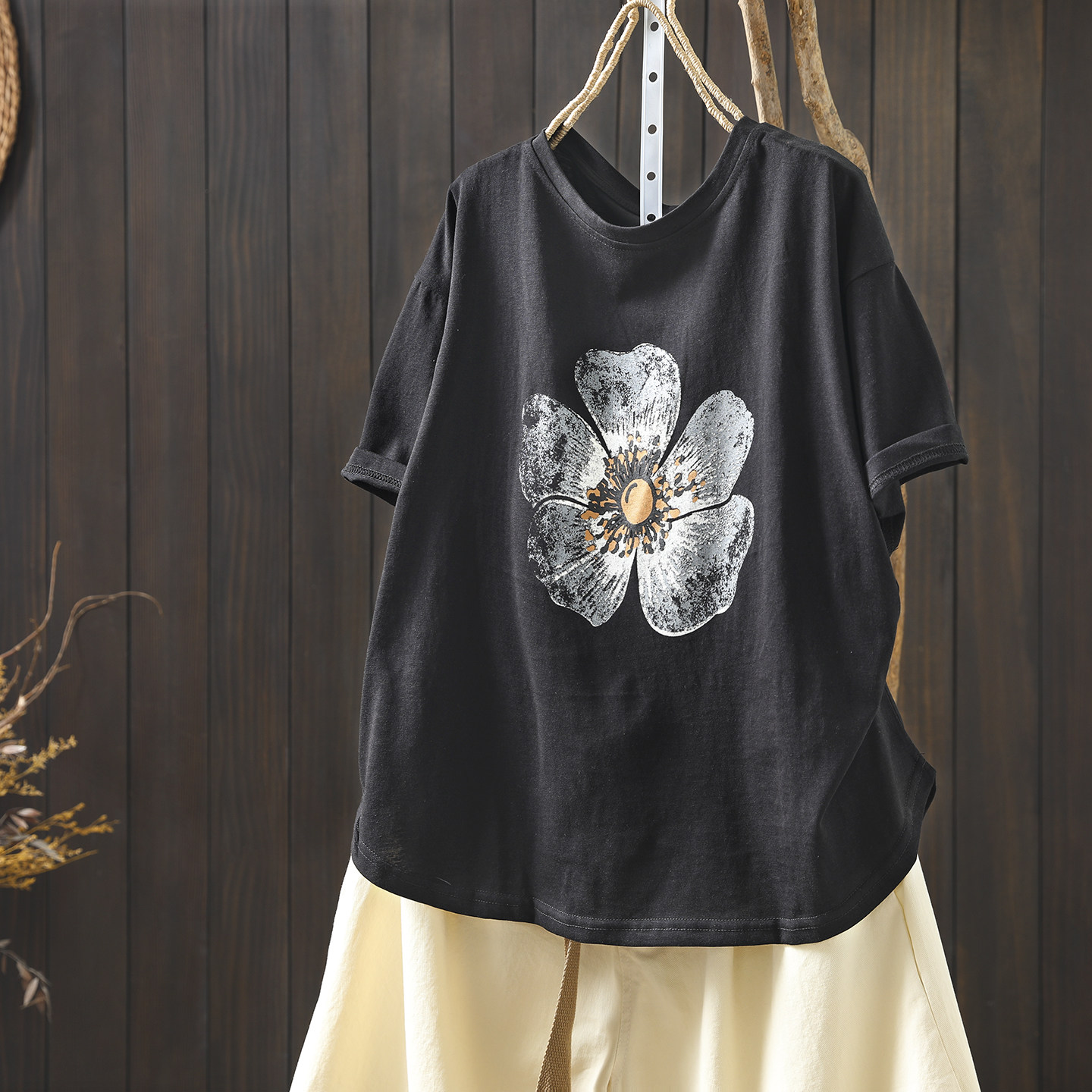 黑色短袖t恤2026女士夏新款超好看花朵印花慵懒时髦韩版百搭小衫