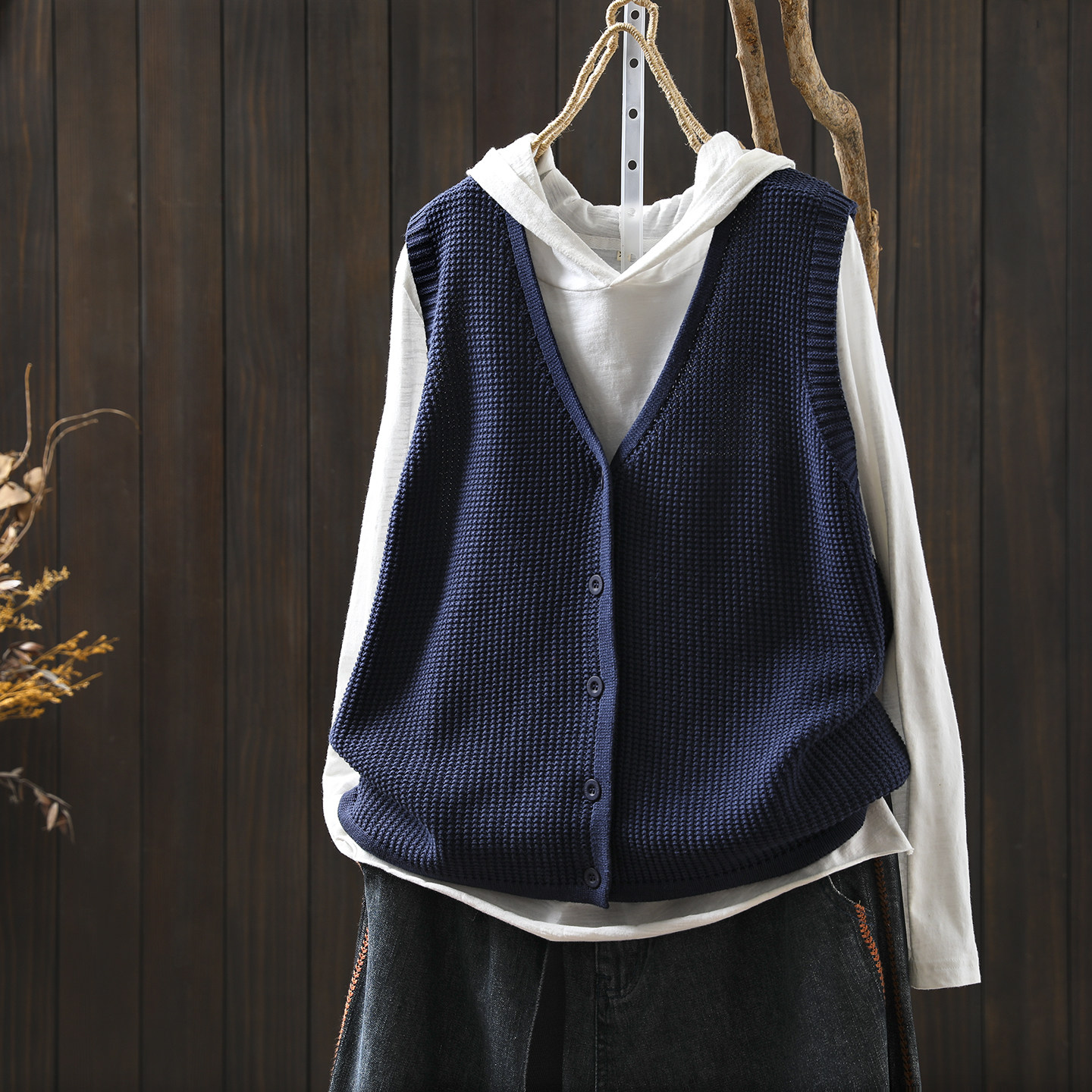 别致叠穿小马甲女2026新款秋季纯色棉线针织V领简约休闲无袖背心