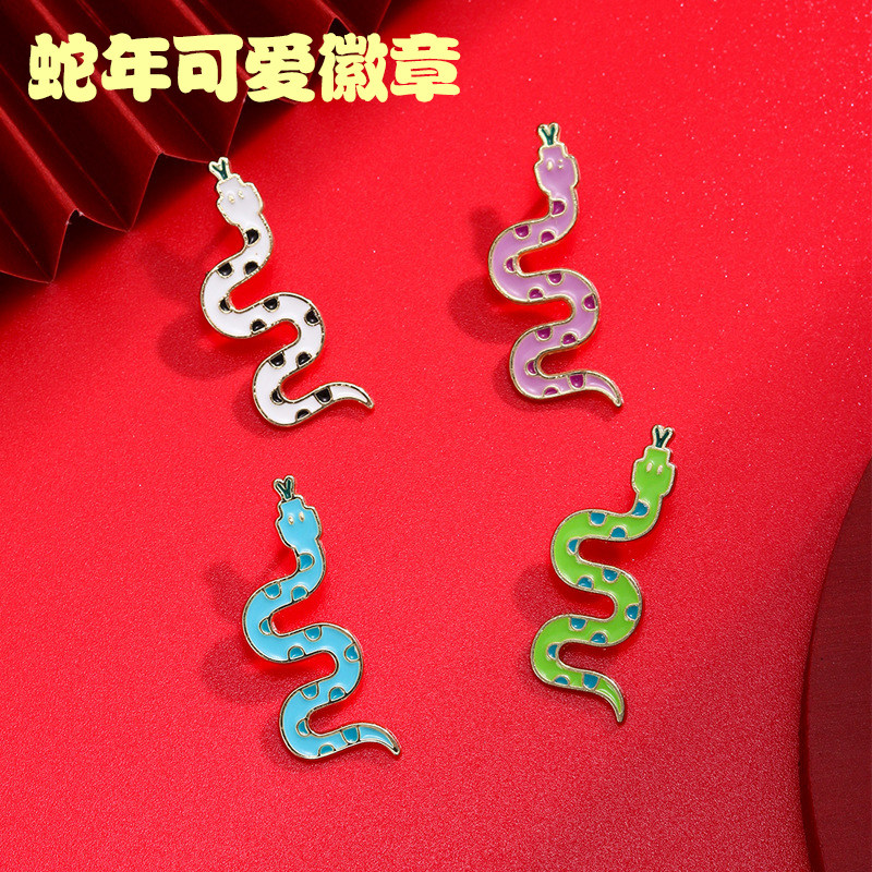 蛇年生肖小蛇造型金属徽章个性百搭服装配饰胸针可爱风包包装饰品