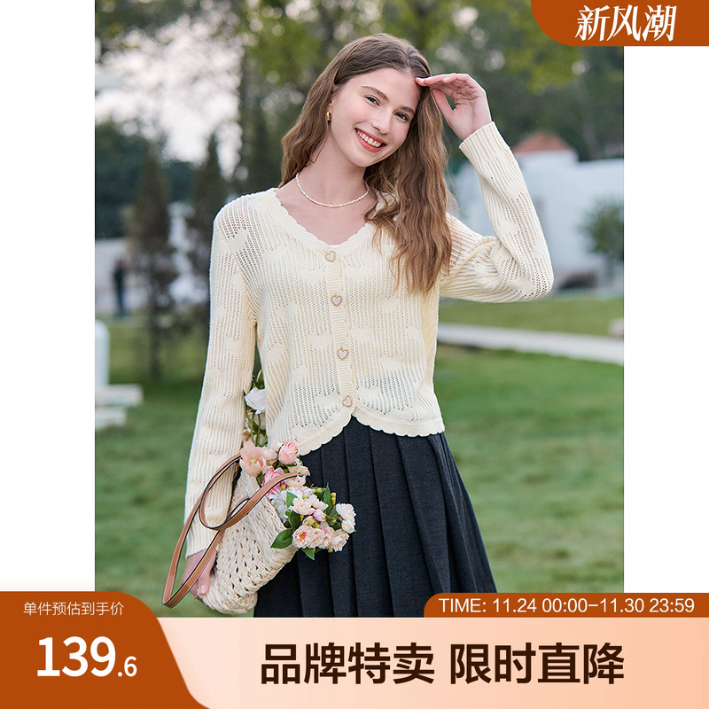 2025百图爱心镂空针织衫弧形下摆V领小个子短款针织开衫