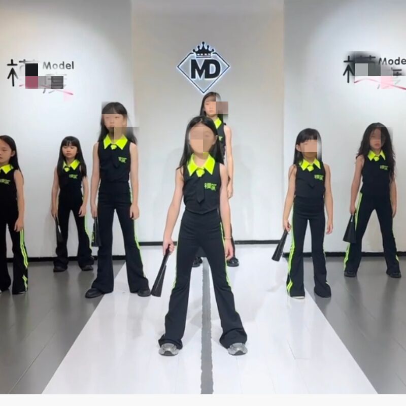 少儿形体训练服女童模特走秀套装新款喇叭裤爵士舞服装短袖考级T