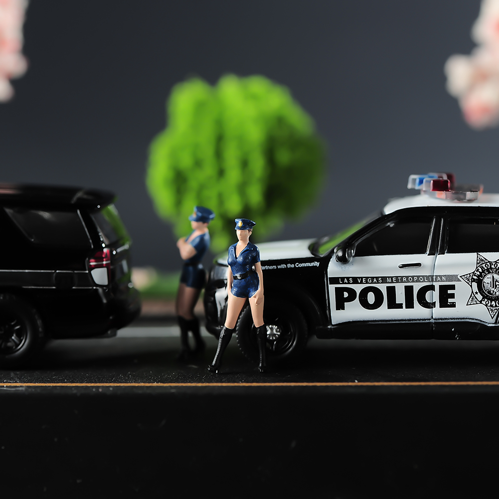 现货ANT  1/43 1/64 性感站姿女警 微缩模型沙盘手办树脂小人微拍