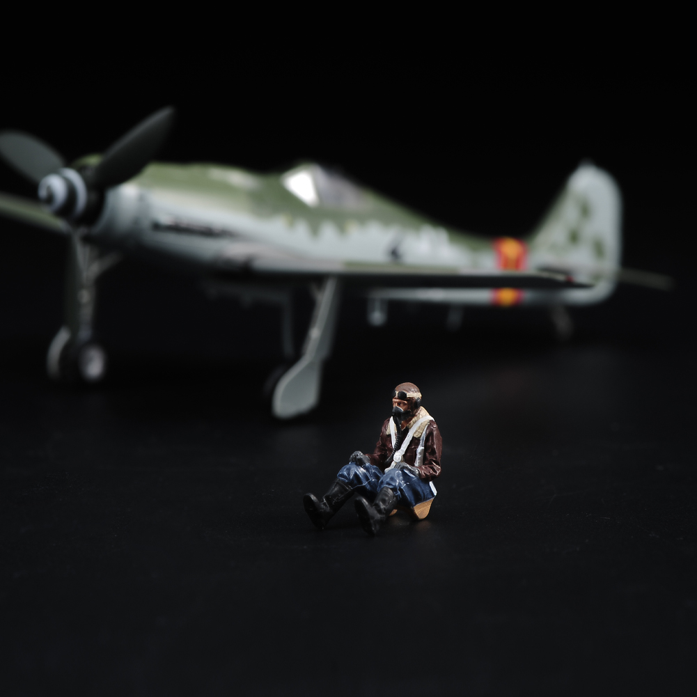 1/48 二战德国飞行员坐姿驾驶员 涂装微缩模型手办车模场景人偶