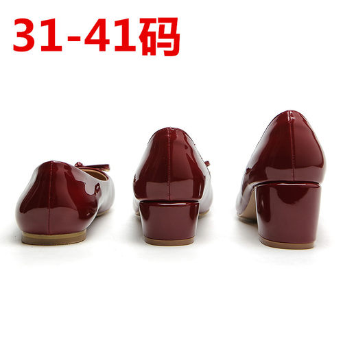 圆头小皮鞋中跟酒红色粗跟婚鞋女