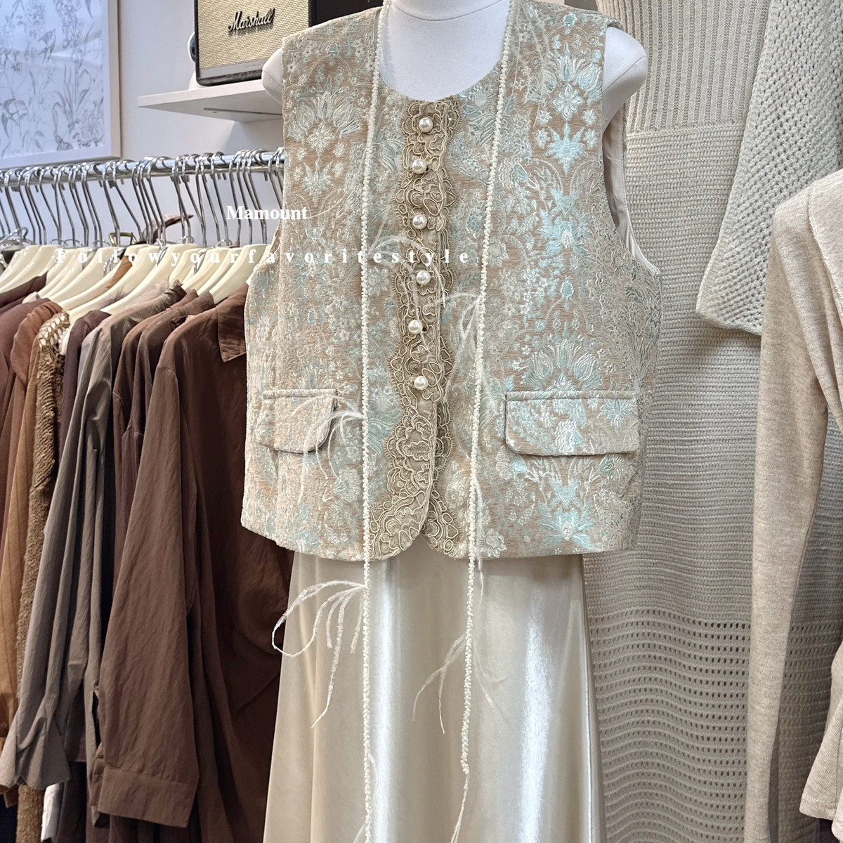 Mamount秋上新高品质重工刺绣提花植绒新中式马甲拼蕾丝马甲1383