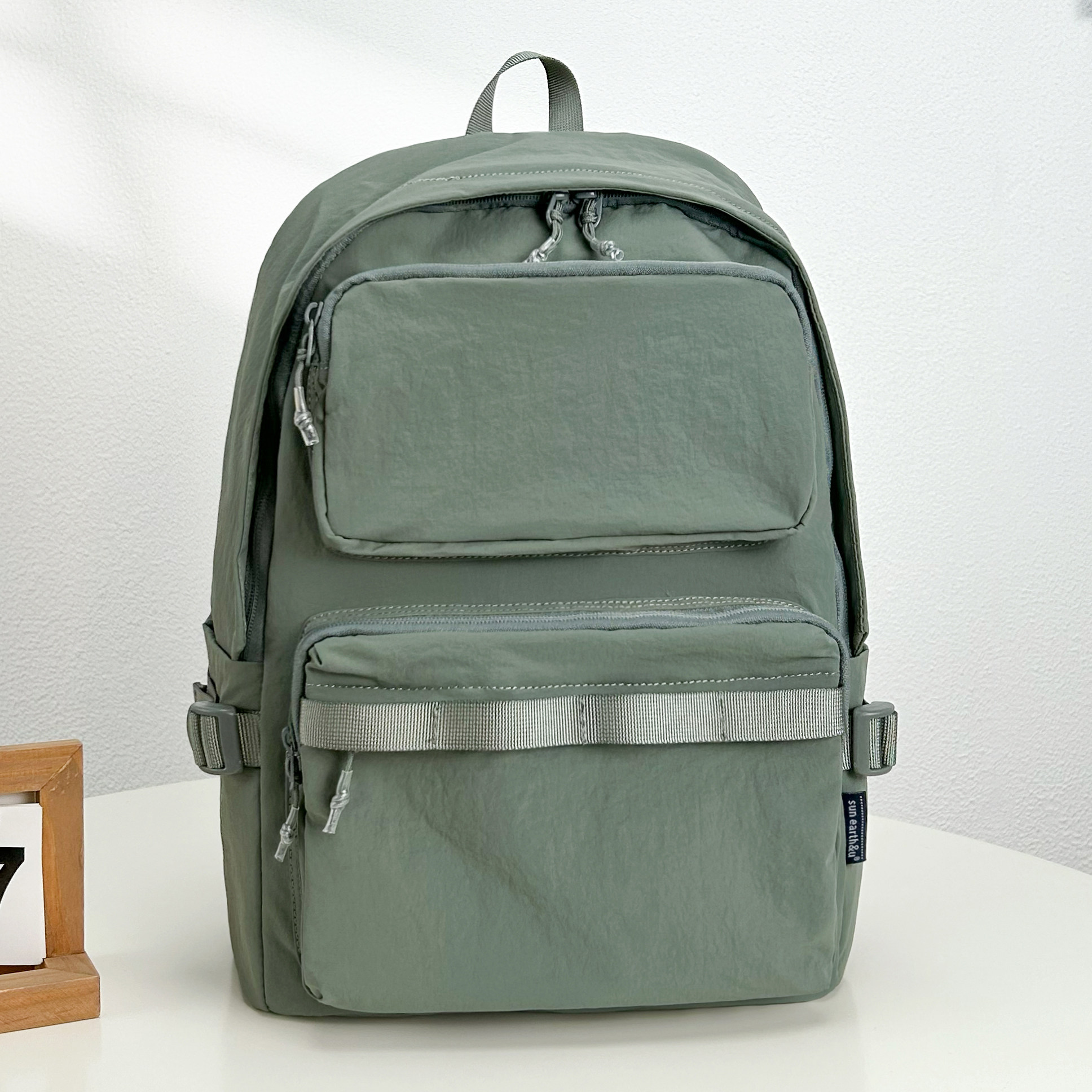 日本正品双肩包超轻量化背包户外登山包外出旅游轻便大容量防水