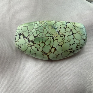 绿松石特色菜籽色网花锁骨吊坠长43.9mm宽24.7 重21.2克 厚12.5