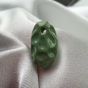 绿松石陨石坑卡子长14mm宽8.2mm侧挂提溜原矿瓷釉级苹果绿配饰