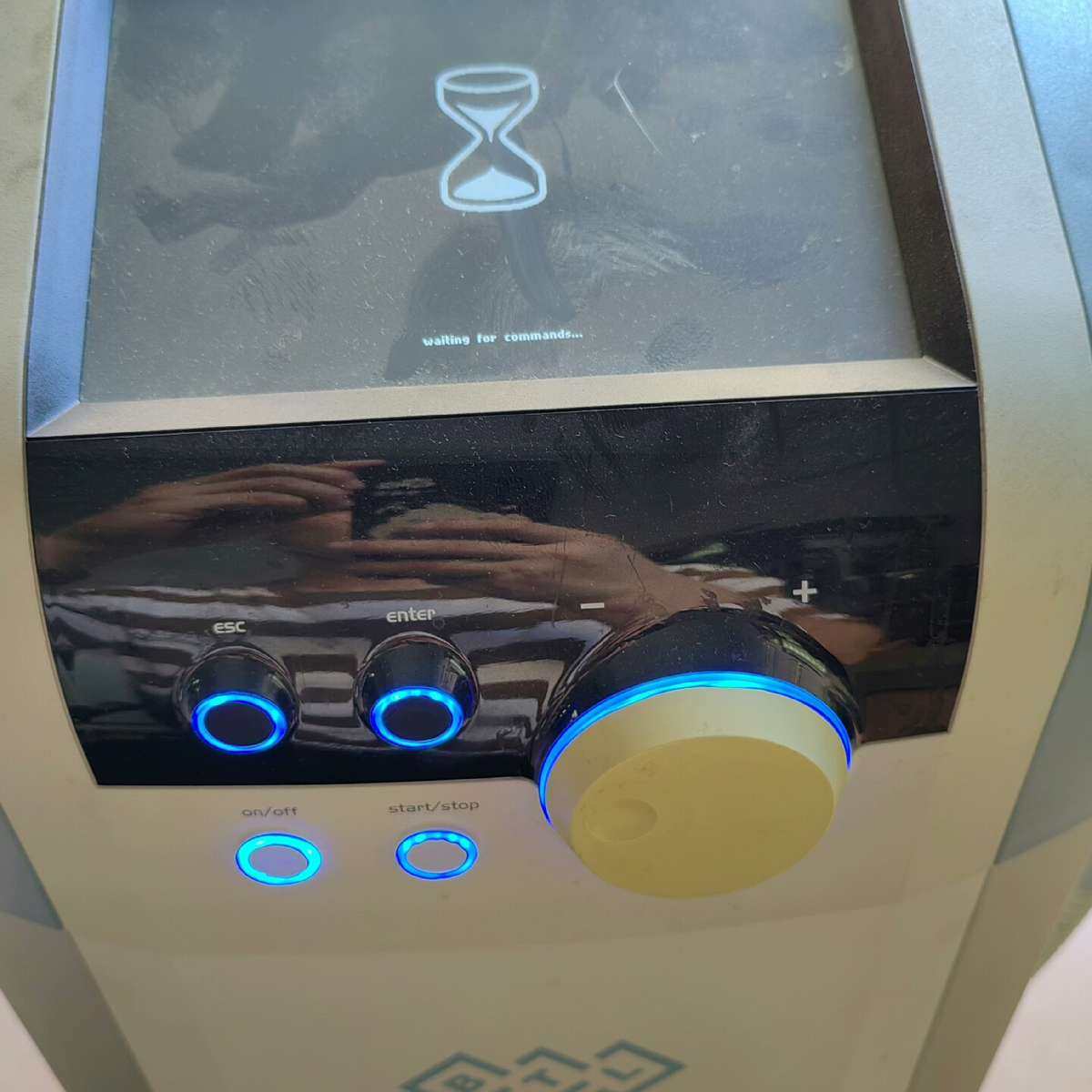 原装进口美容仪英国实业BTL-6000，通电如图，需要的联系议价,电子元器件市场,其它元器件,淘宝优惠券,粉丝福利购,淘宝优惠卷