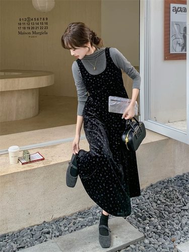 金丝绒碎花黑色无袖连衣裙两件套女秋冬2025新款法式优雅背心长裙