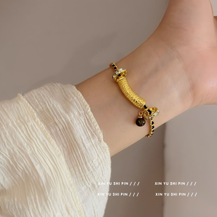 XYDZ微笑弯管仿虎眼石黑金手链复古轻奢高级小香风精致小蛮腰手饰