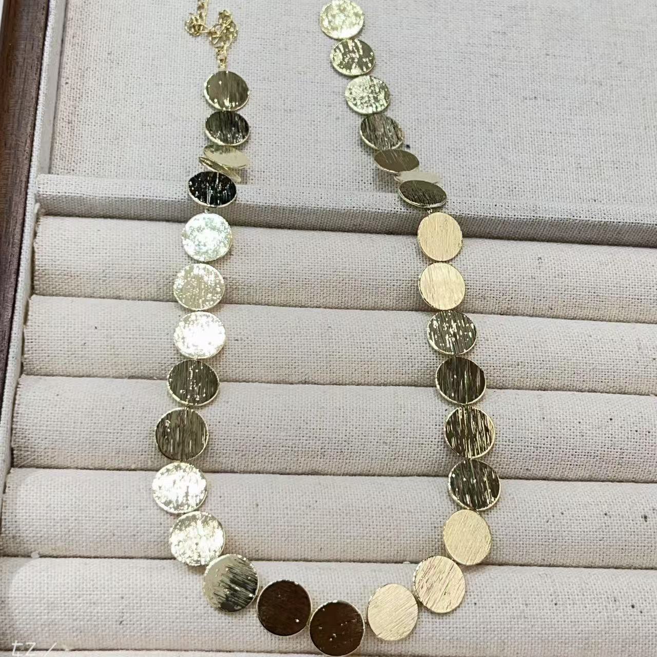 时尚轻奢小众设计款拉丝金属小圆片拼接短款项链锁骨链女