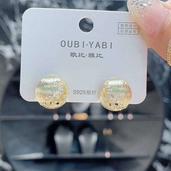 时尚轻奢小众设计款小号星河c圈1.5cm左右