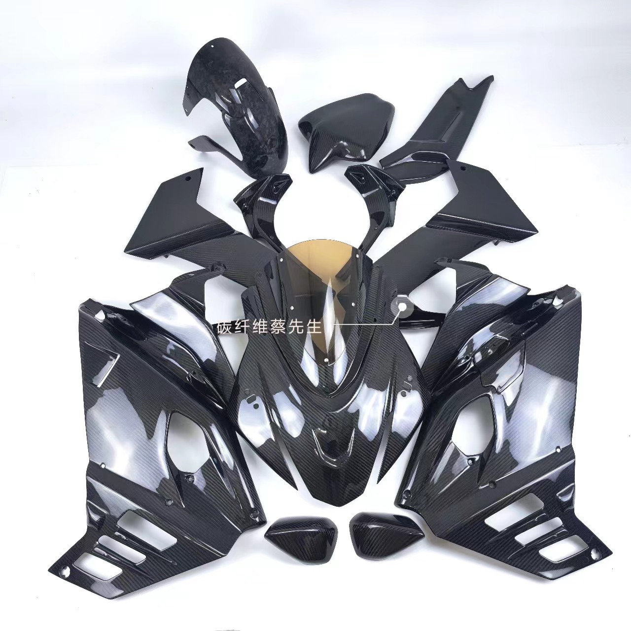 阿普利亚碳钎维外壳改装配件