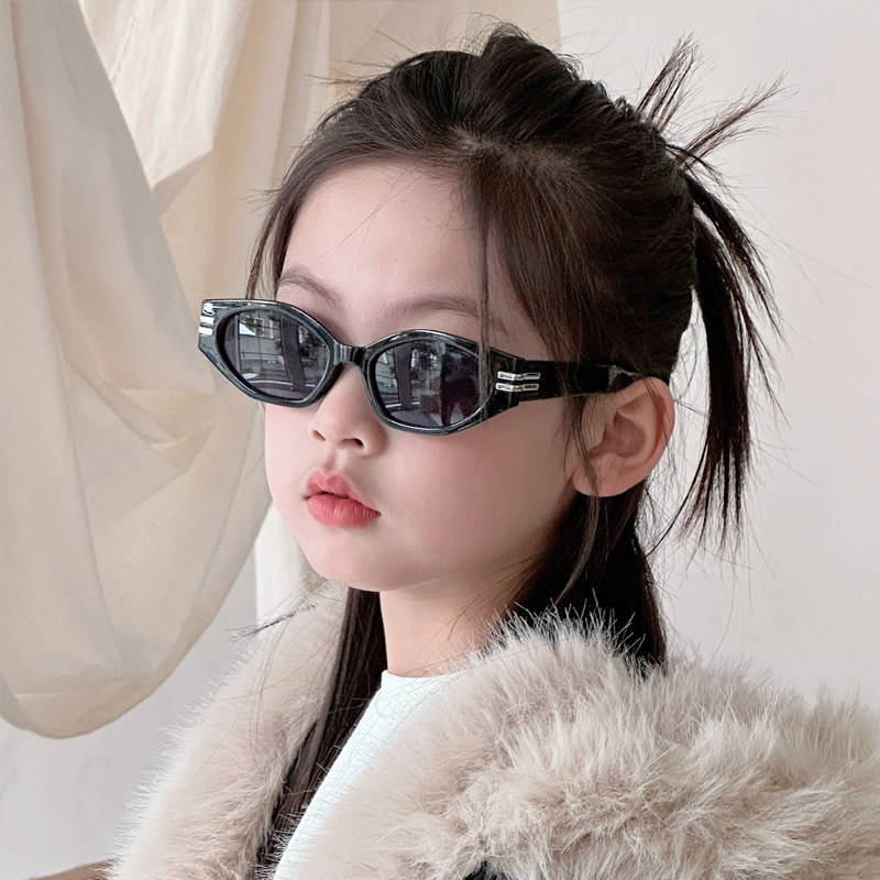 小孩可折叠式墨镜太阳镜女款2026新款女孩儿童墨镜3到6岁专用海边图片