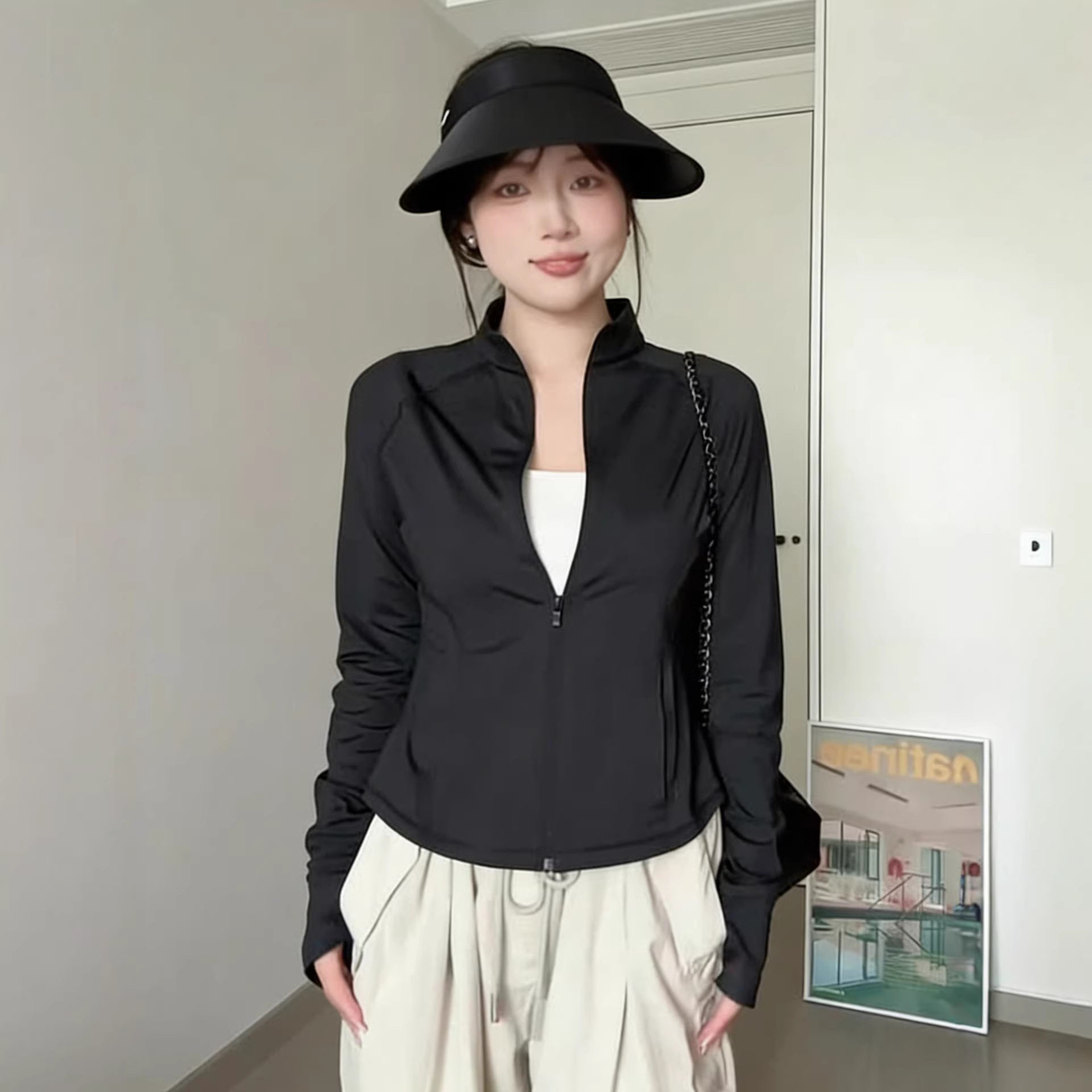 黑色薄款上衣女款夏季冰丝凉感户外运动立领短外套轻薄修身防晒衣图片