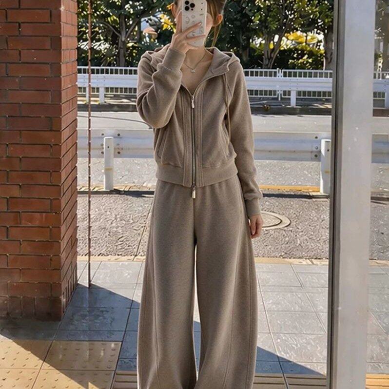 秋季韩系穿搭一整套装减龄燕麦色连帽卫衣阔腿裤休闲运动两件套女
