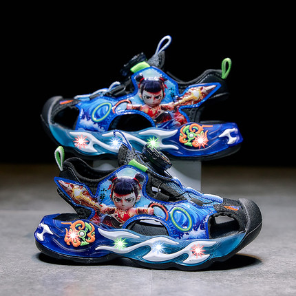 带灯哪吒儿童凉鞋4岁男孩凉拖包头亮灯鞋儿童旋转扣发光凉童7岁男