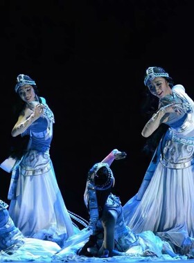 天浴新款云肩藏族舞蹈演出服装女成人开场舞大摆裙少数民族风套装