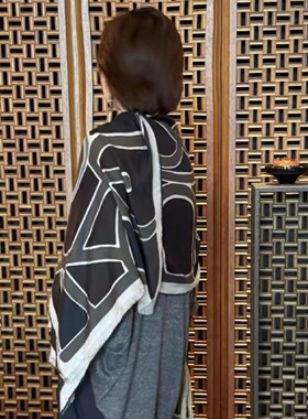 品牌丝毛混纺披肩长巾保暖女秋冬围巾几何撞色软软糯糯复古感微瑕