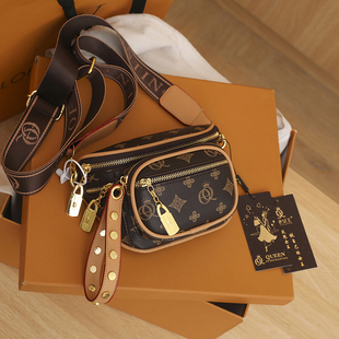 今年流行老花个性马鞍小包2026新款出门便携迷你胸包女洋气斜跨包