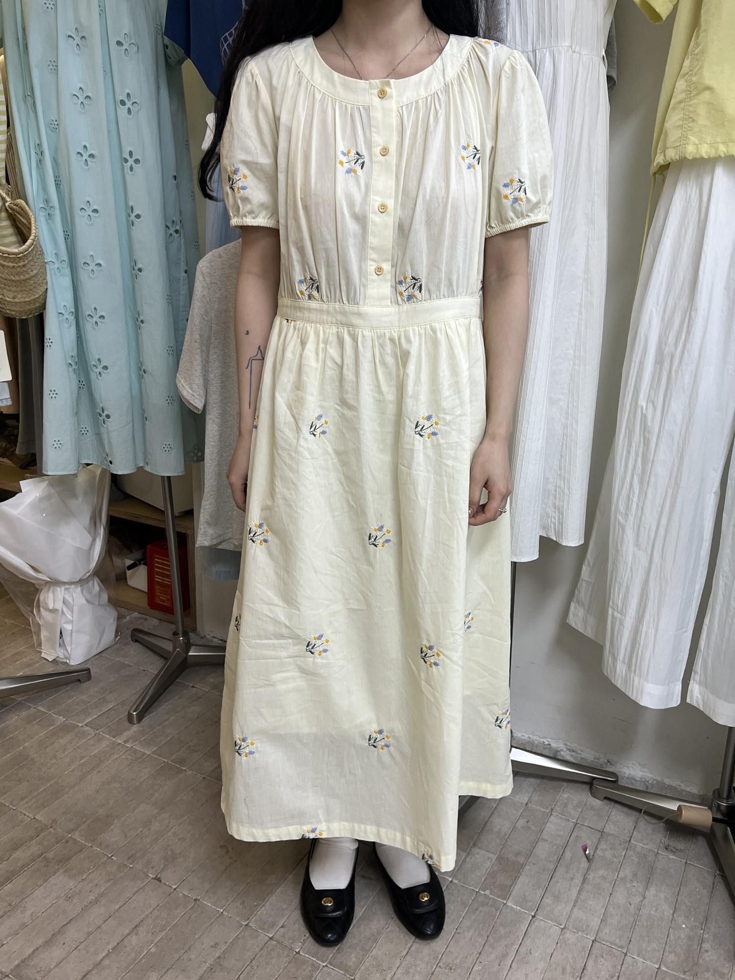 韩版夏季潮流时尚十三行田园风碎花刺绣泡泡短袖圆领淑女连衣裙潮