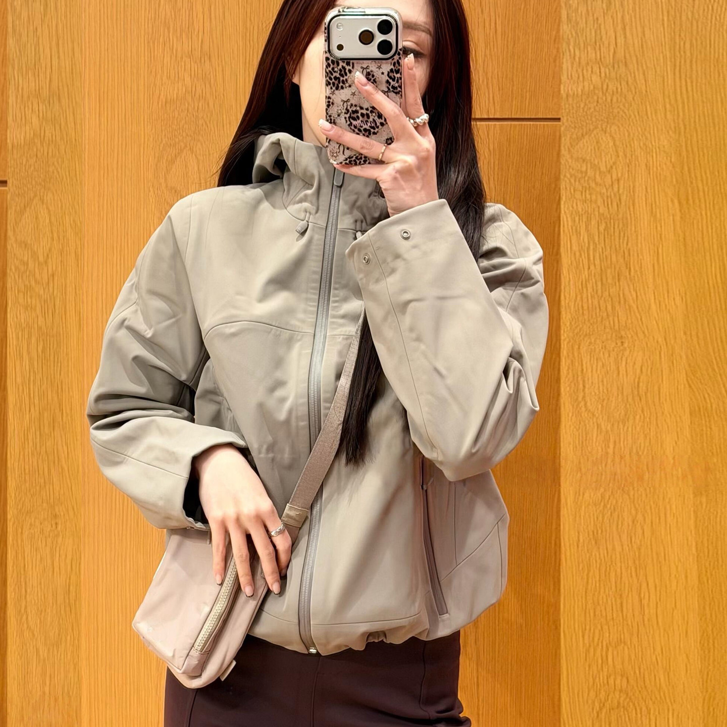 CrossChill系列户外连帽外套女