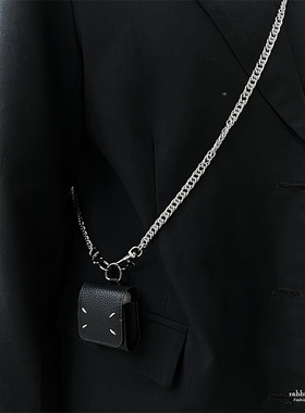 小众设计高级感极简马吉拉皮质链条适用airpodspro2保护套苹果4代蓝牙无线耳机套pro/3代斜挎挂脖男女挂饰