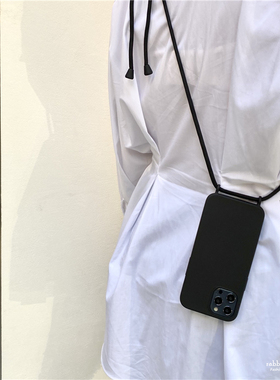 黑色简约斜挂挂绳适用17苹果iphone15pro max/16手机壳14全包软12