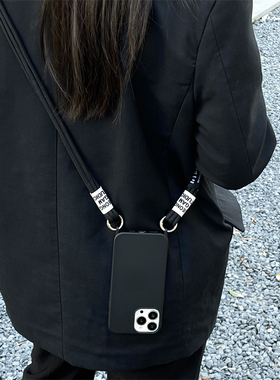 黑色斜挎简约适用16promax苹果iphone15手机壳14挂绳硅胶防摔13软12