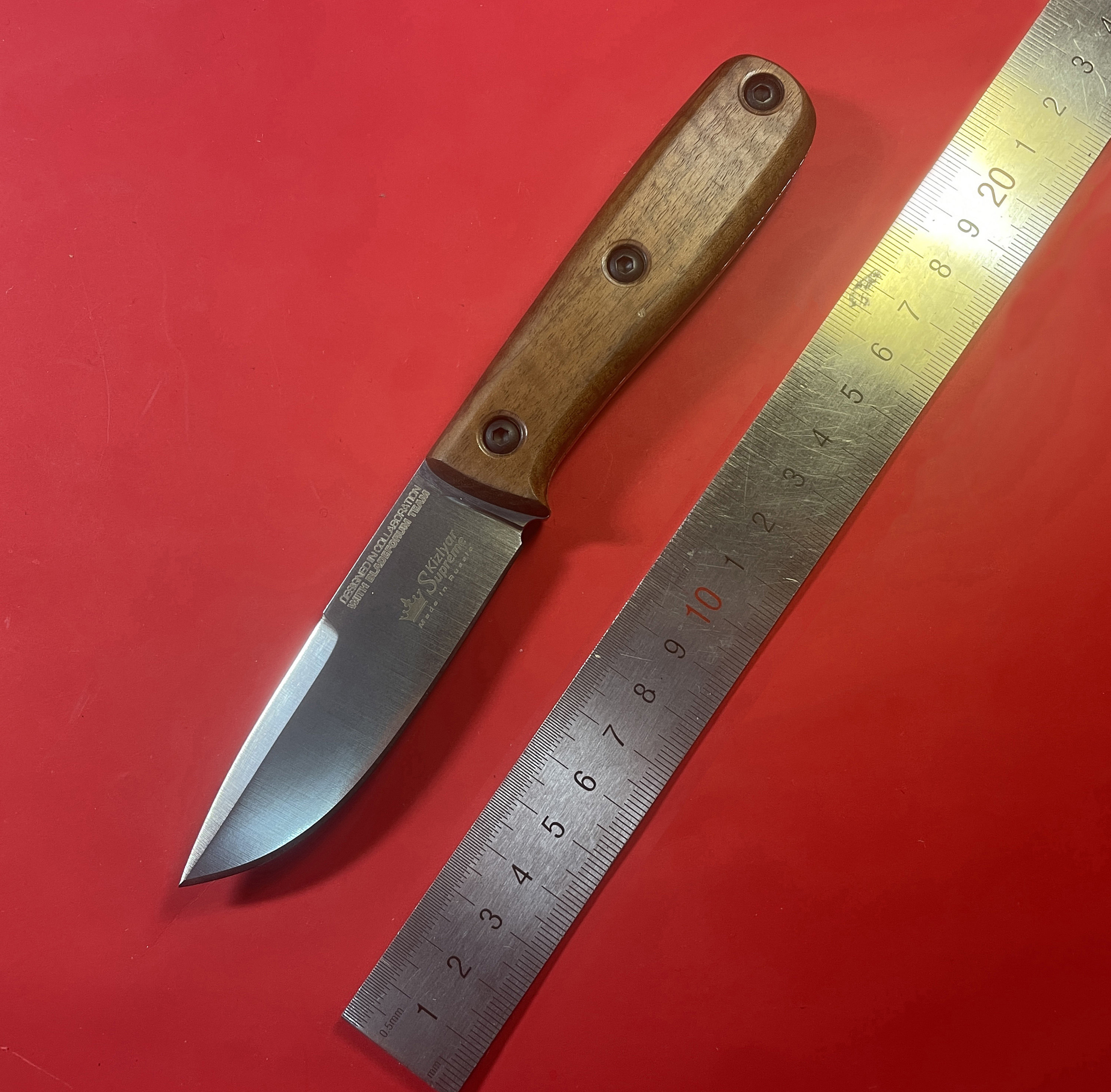 俄罗斯进口kizlyar基兹里亚尔一体龙骨户外直刀随身k340钢露营刀