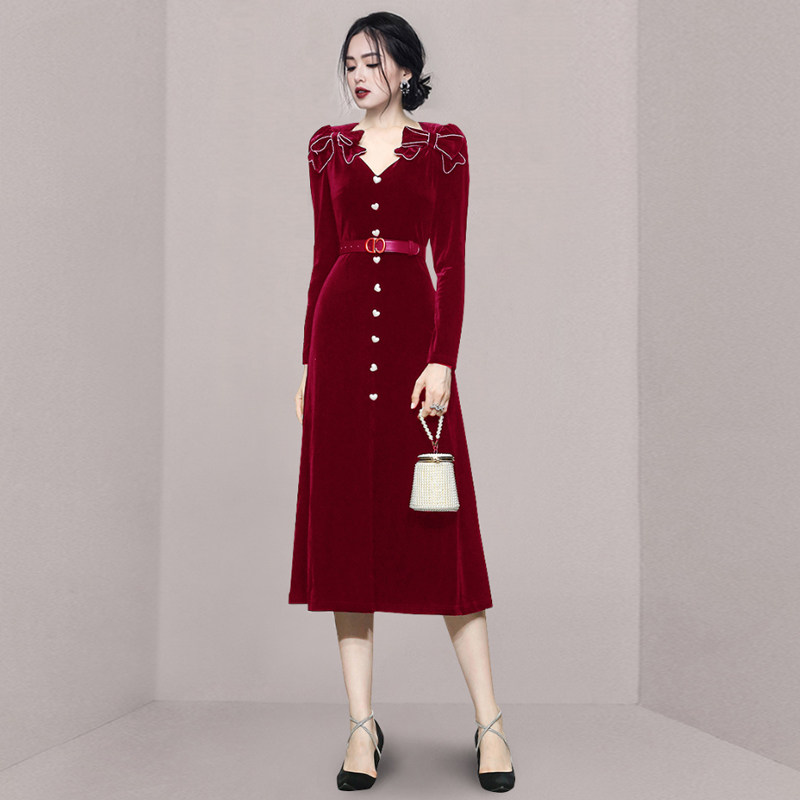 红色高端丝绒连衣裙秋款大牌轻奢女装收腰法式高级感礼服长裙开叉