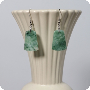 天然翡翠无事牌耳环女S925银小众吊坠耳饰气质简约返璞归真饰品