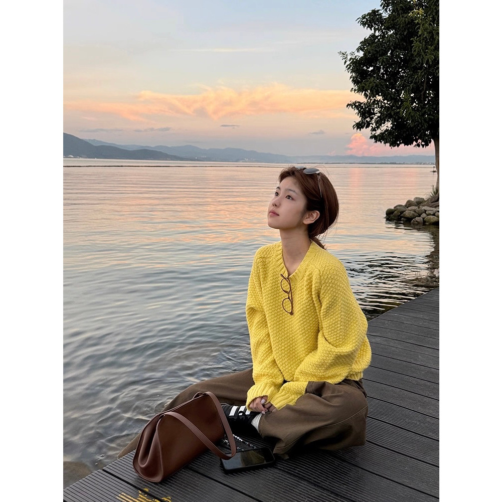 -套头慵懒高级感秋冬黄色针织衫女保暖毛衣（含10羊毛）