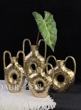 印度进口双耳镂空锤纹金属花瓶复古艺术花器样板间玄关插花装饰品