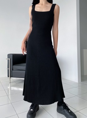 拖延症/ 秋冬内搭好帮手 百搭显瘦黑色针织连衣裙 宽肩带吊带裙